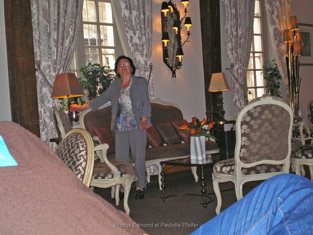 Paris 036.JPG - Paulette au salon. Septembre 2013.         